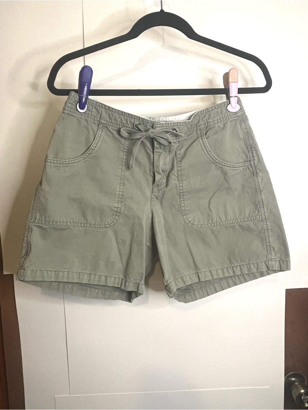 Old Navy Women’s Size 6 (Waist 28) Green Cotton Mid-Rise Utility Shorts